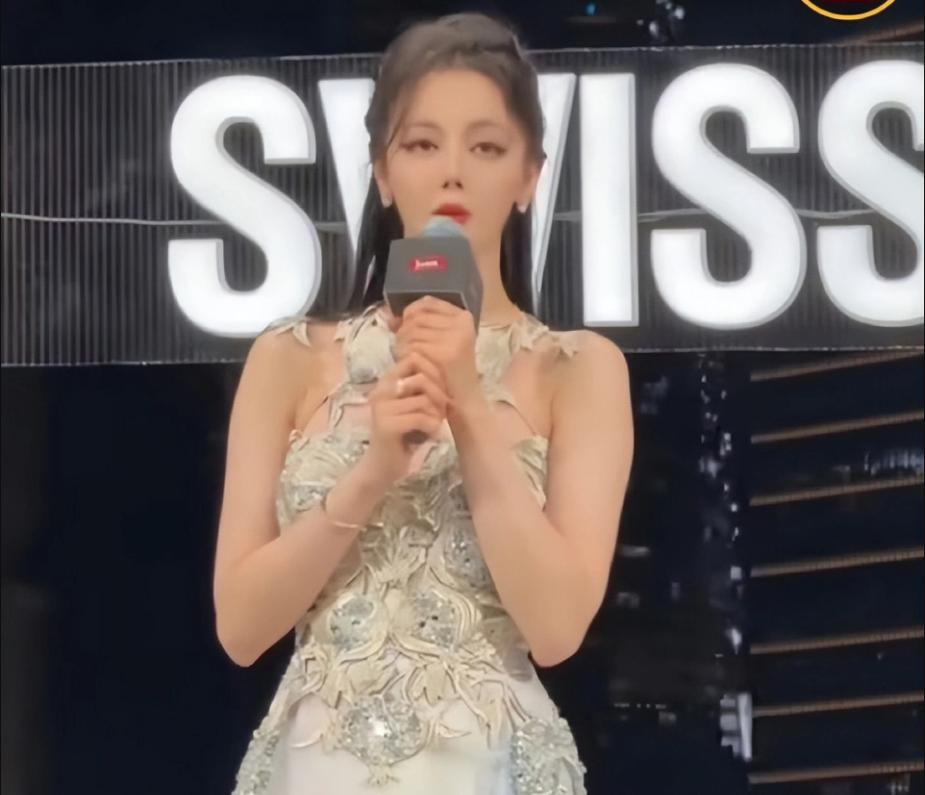 Ai đã khiến Địch Lệ Nhiệt Ba mặt mũi “biến dạng”, fan cũng không dám nhận?- Ảnh 1.