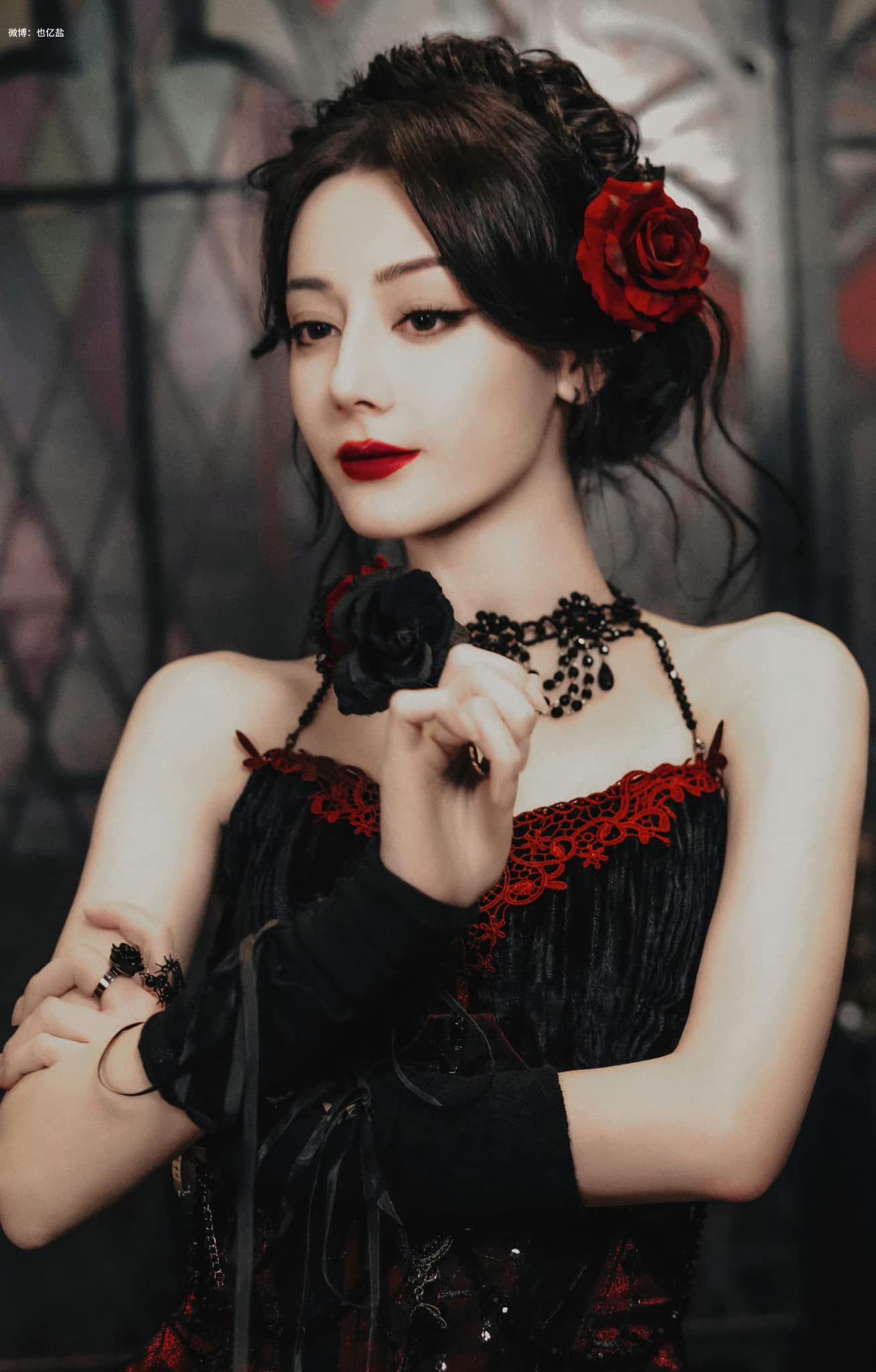 Địch Lệ Nhiệt Ba đang bắt chước Triệu Lộ Tư đấy à?- Ảnh 4.