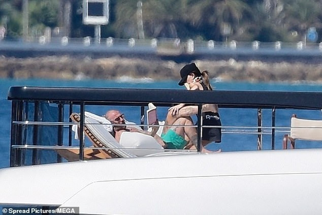 Cuộc tình vụng trộm của Beckham bị nhắc lại- Ảnh 3. Cuộc tình vụng trộm của Beckham bị nhắc lại- Ảnh 3.