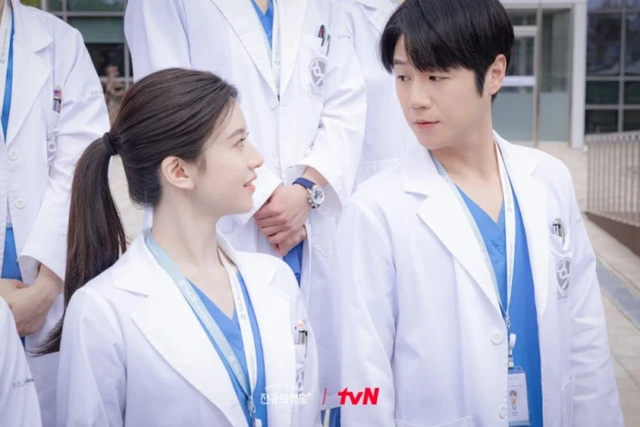 Xuất hiện cảnh hôn dở nhất phim Hàn, cặp chính ghét nhau nhưng bị ép đóng tình nhân đấy hả?- Ảnh 6.