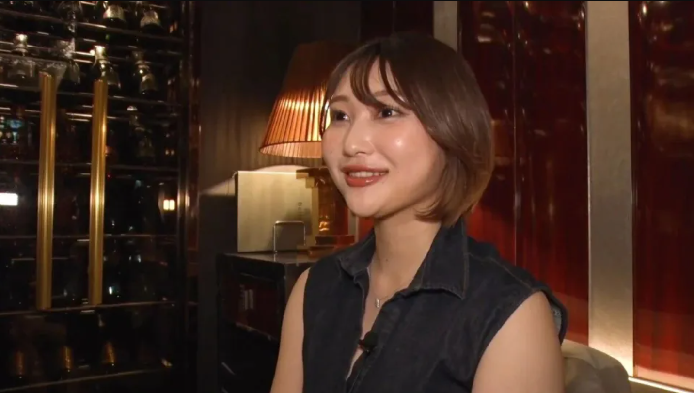 "Sao nhí một thời" bỏ nghề đi làm tiếp viên quán rượu b4 1760466398435671644047 1760500173887 17605001743971188453280 1760516053653 17605160539992084316902