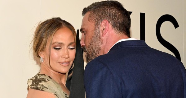 Jennifer Lopez tình tứ bên Ben Affleck b41 1759810716334 17598107166911343273297 61 473 541 1390 crop 17598107652361780750457jpg