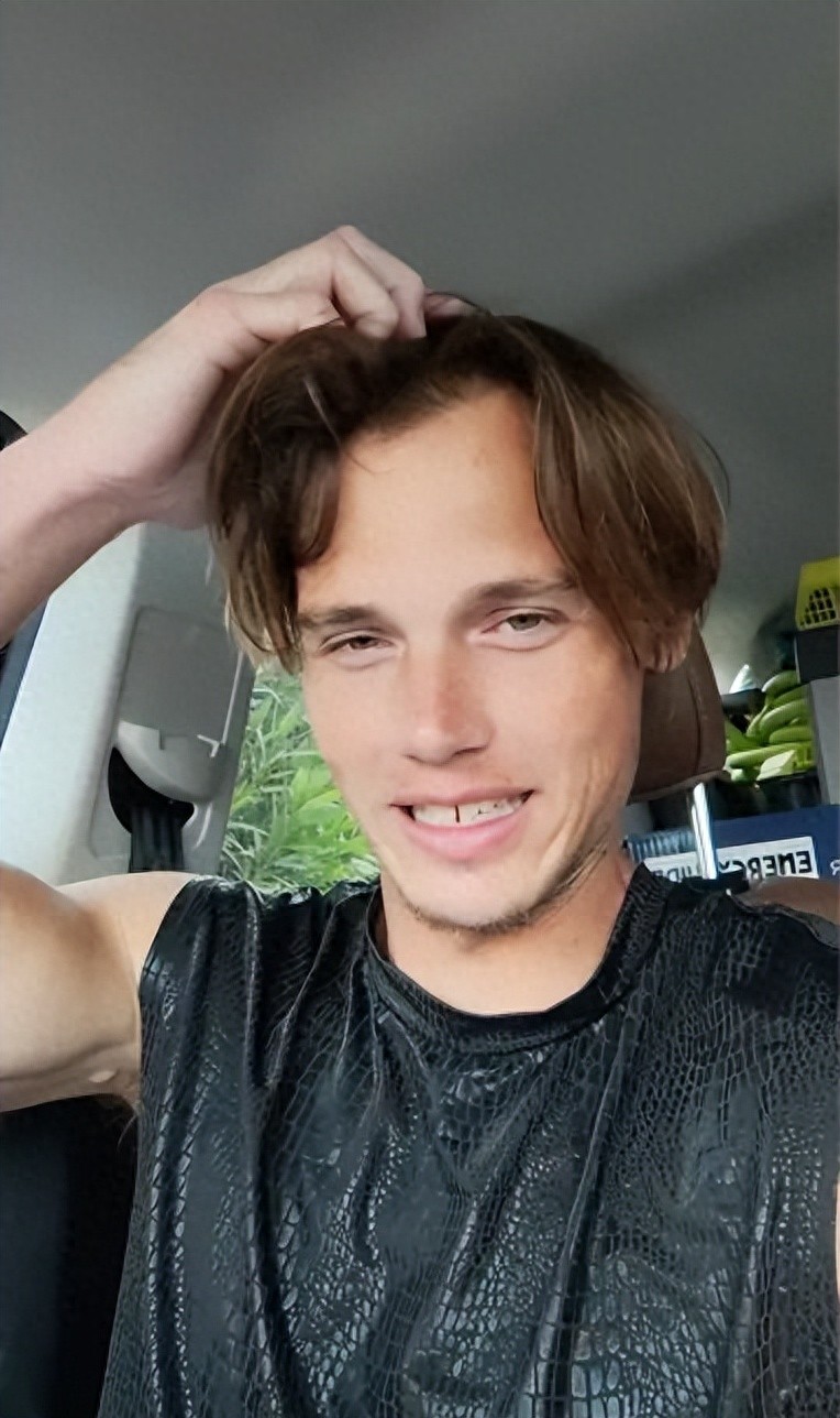 Vì sao mỹ nam 20.000 người theo dõi thà đi ăn xin còn hơn vào showbiz?- Ảnh 4. Vì sao mỹ nam 20.000 người theo dõi thà đi ăn xin còn hơn vào showbiz?- Ảnh 4.