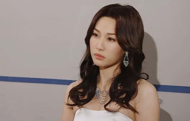 1 Hoa hậu đột ngột “bốc hơi” khỏi showbiz suốt 6 năm, đồng nghiệp phát hoảng tìm kiếm tới giờ vẫn không ra!- Ảnh 2.