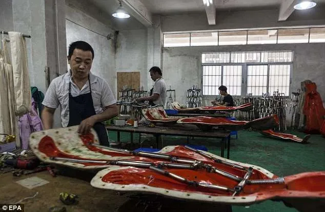 Bên trong nhà máy sản xuất búp bê người lớn AI- Ảnh 1.