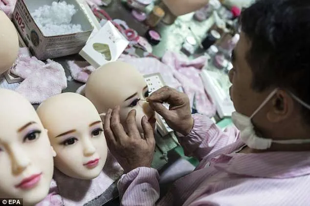 Bên trong nhà máy sản xuất búp bê người lớn AI- Ảnh 5.