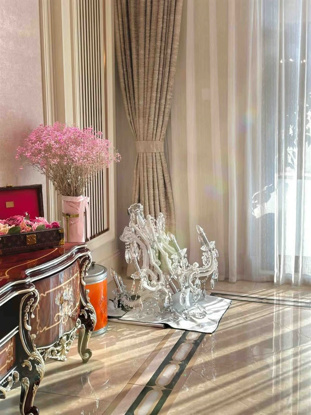 Không được cho chơi Labubu, bé trai đập phá hơn 1,3 tỷ đồng: Phản ứng của bố mẹ càng gây phẫn nộ- Ảnh 2. Không được cho chơi Labubu, bé trai đập phá hơn 1,3 tỷ đồng: Phản ứng của bố mẹ càng gây phẫn nộ- Ảnh 2.