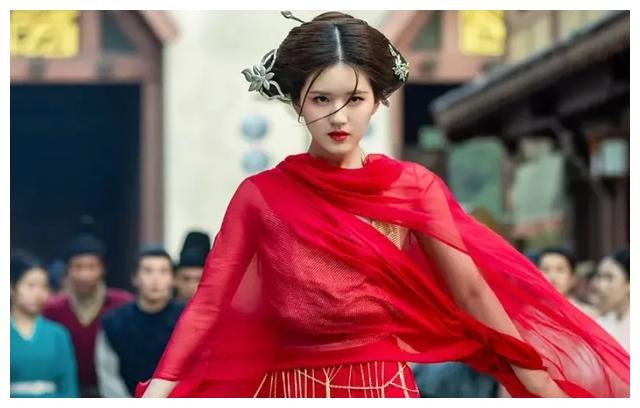 Nữ chính “số hưởng” nhất hệ mặt trời: Có nhiều trai đẹp “tranh giành” nhất màn ảnh Hoa ngữ- Ảnh 1.