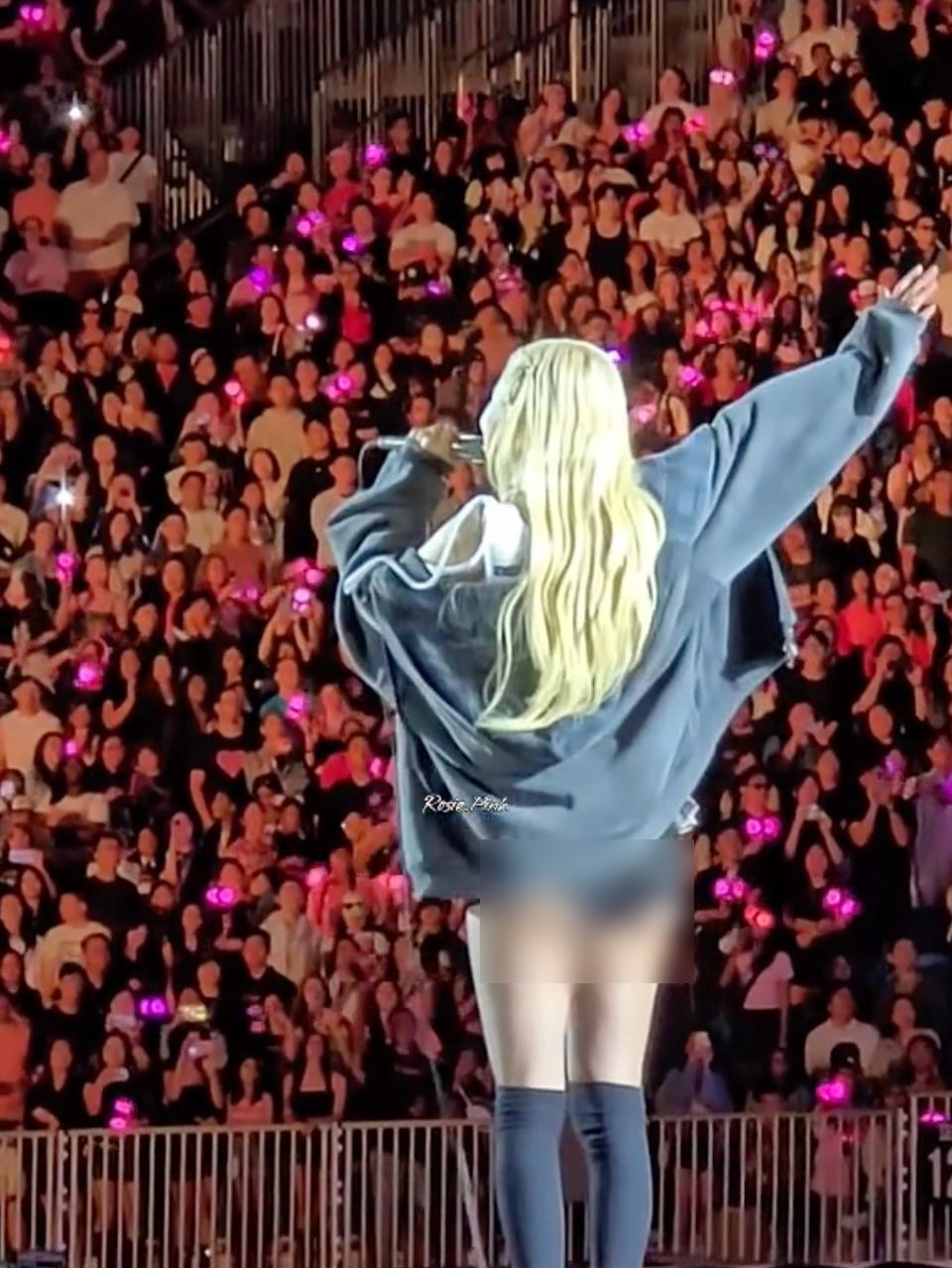 "Nhức mắt" cảnh quần idol nữ ngày càng ngắn, tất cả do BLACKPINK "đầu têu"? b60bb3cc 03eb 493c 8831 c0a25bdfcensored 17541464827182066711152 1754183139715 1754183139844424896749