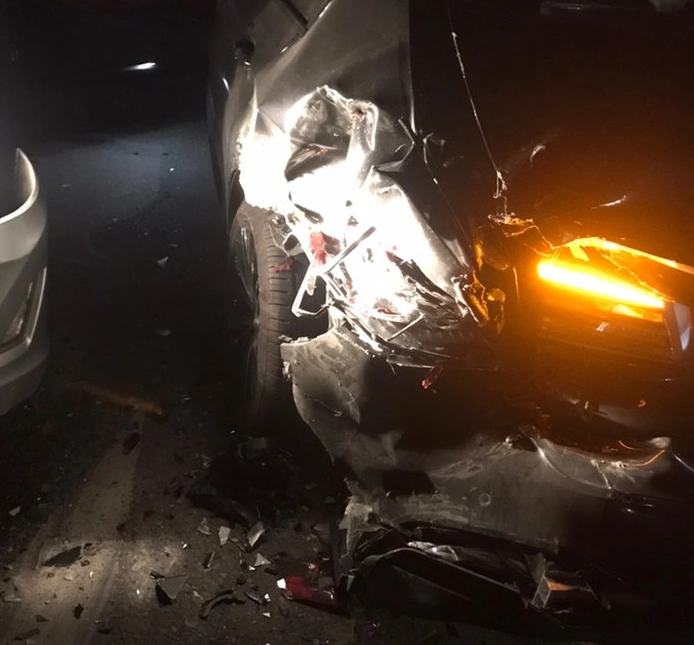 Người đàn ông mới mua BMW bị xe tải đâm thiệt hại 700 triệu đồng, bảo hiểm tuyên bố: Anh hãy tìm công ty bảo hiểm của đối phương- Ảnh 1.