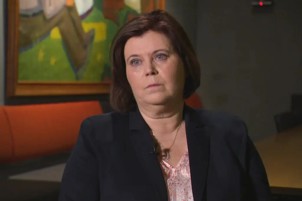 Xôn xao vụ nữ Bộ trưởng Giáo dục từ chức vì có con với thiếu niên 15 tuổi- Ảnh 2.