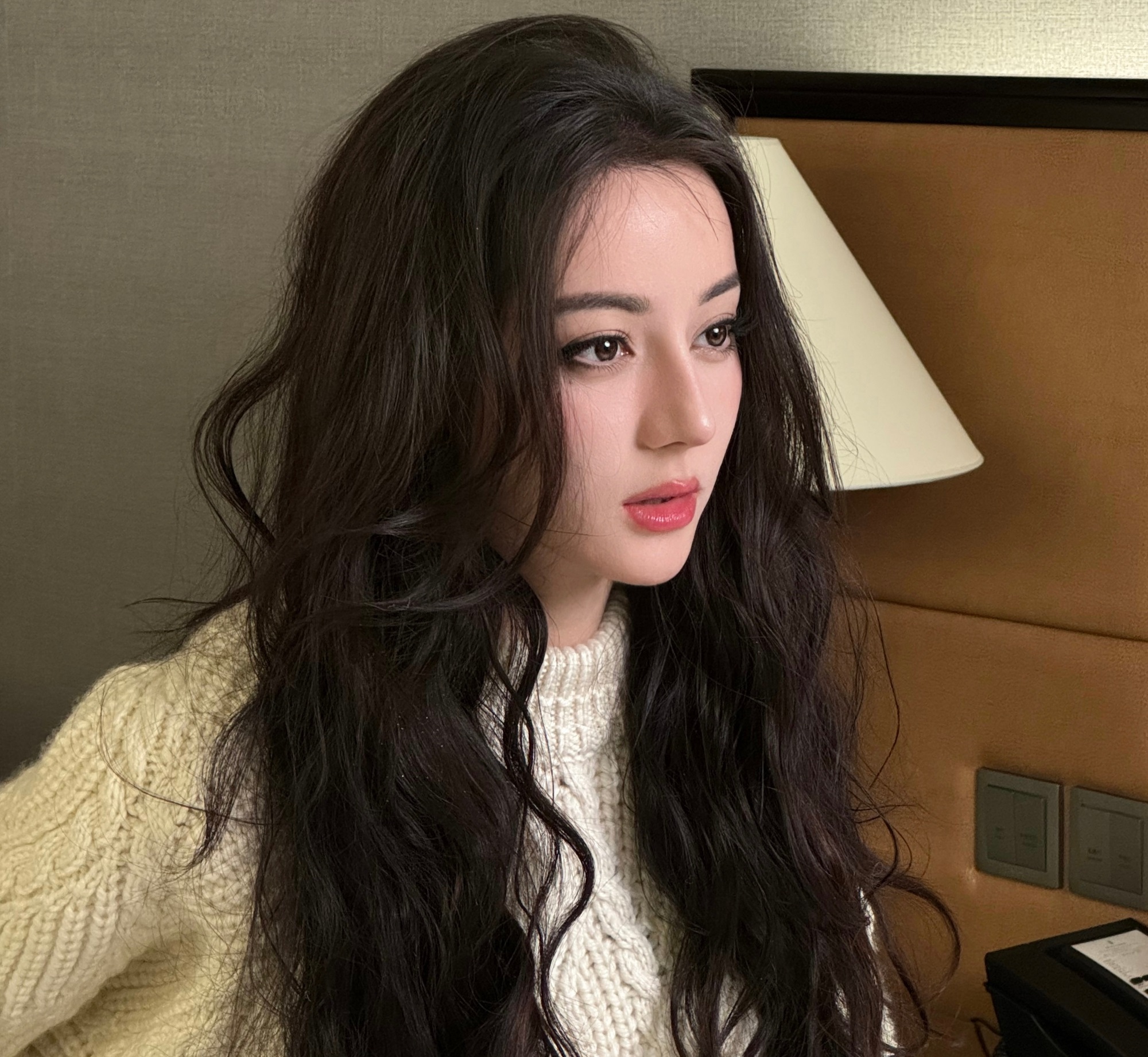 Phim mới chiếu 11 phút đã chiếm top 1 rating cả nước, nữ chính đẹp tới nỗi khiến cả showbiz phải cúi mình- Ảnh 5.