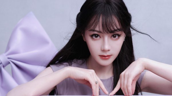 Địch Lệ Nhiệt Ba vừa trở lại đã lao đao ba2 1761041146508 1761041146923533103988