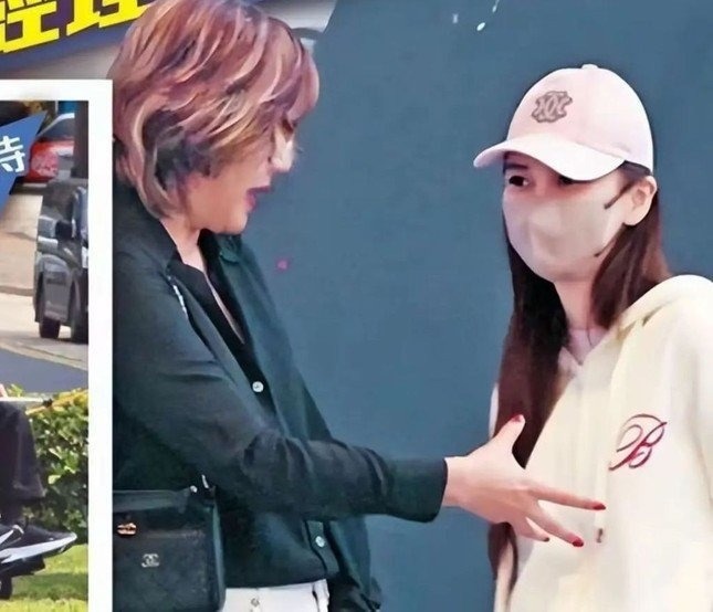 Angelababy ê chề: Mặc lại váy cũ từ 3 năm trước đi sự kiện, cố nén nước mắt nhưng bị mỉa mai quá giả tạo- Ảnh 8.