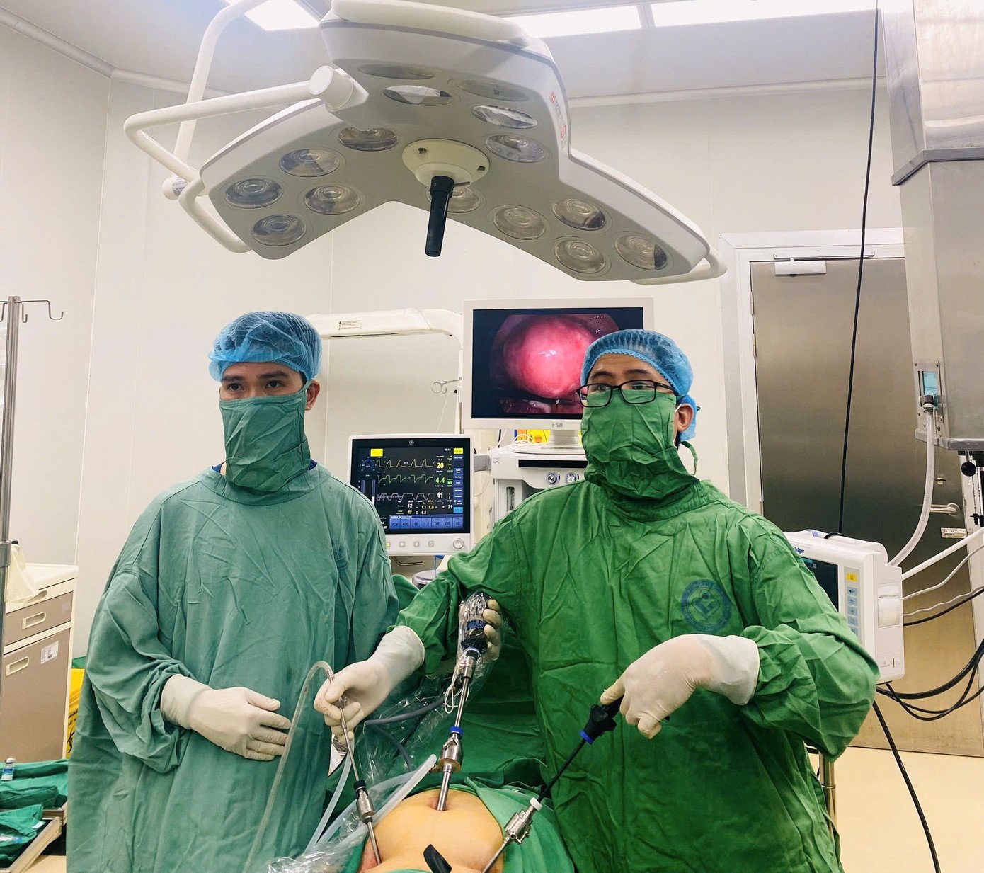 Bác sĩ nội trú và khoảnh khắc giành giật sự sống trong gang tấc - 2