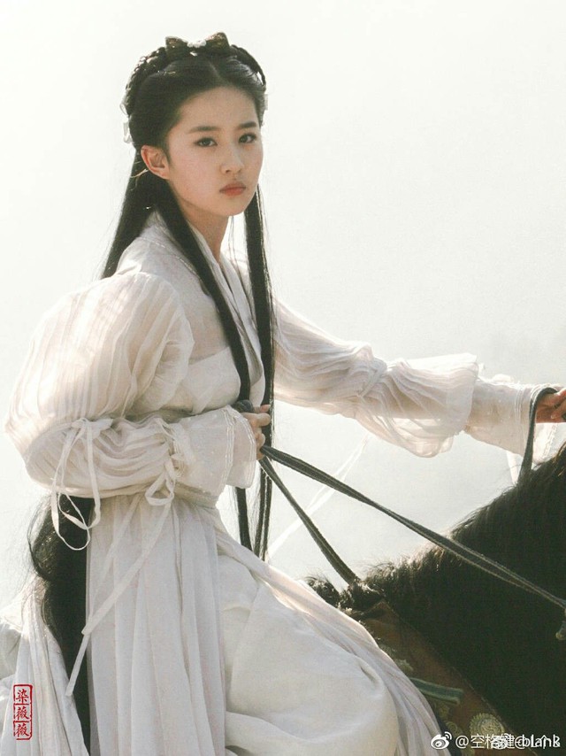 5 bạch y nữ tử đẹp rụng rời trên màn ảnh Hoa ngữ: Nhan sắc tựa sương mai chạm gió, khán giả ngỡ mình đang mơ- Ảnh 3.