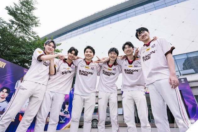 Cap Nhat Toan Canh Ngay Thi Dau Ban Ket AIC 2025 - Suc Nong Trong Lan Dau Tien To Chuc Tai Ha Noi 4 Đương kim vô địch AIC 2024 đã sẵn sàng cho Bán kết 1