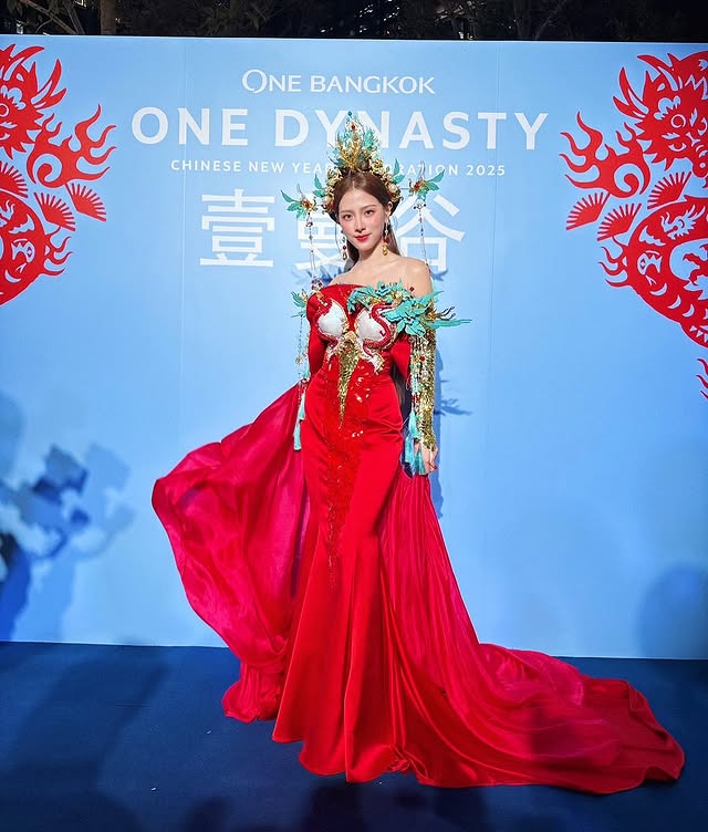 Baifern Pimchanok hóa nữ hoàng Tết nguyên đán, khoe trọn visual Baifern Pimchanok hóa nữ hoàng Tết nguyên đán, khoe trọn visual