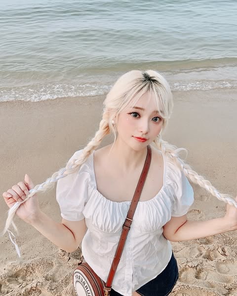 Xuất hiện hot girl nghi là Xuất hiện hot girl nghi là