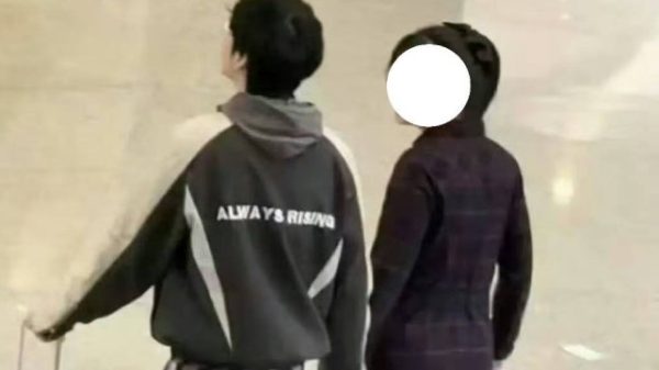 Bạn gái cựu vương CKTG bị nghi viết fanfic nhạy cảm, hàng loạt sao LPL hóng drama ban gai jiejie 5jpg