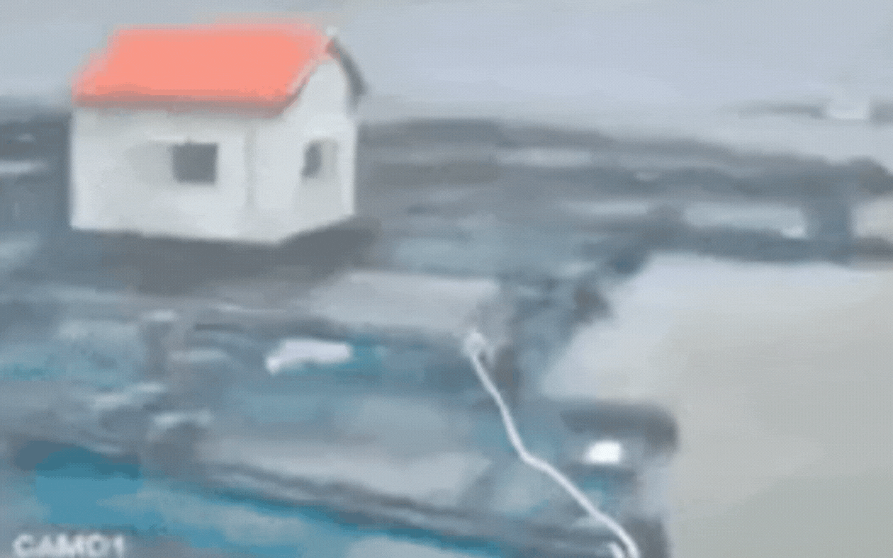 Bão Matmo đã càn quét Trung Quốc, gió giật 151km/h, đánh bay mọi thứ: Những hình ảnh cho thấy sự kinh hoàng- Ảnh 3.