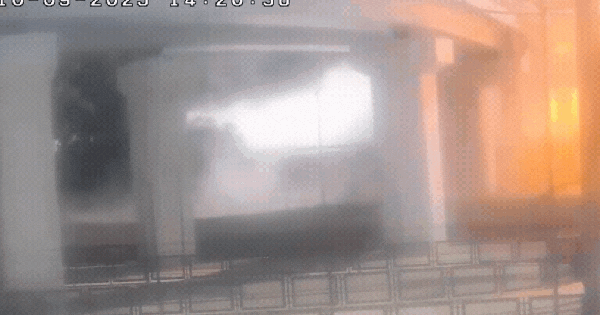 Khoảnh khắc xe chở xăng phát nổ khiến gần 100 người thương vong, mọi người bỏ chạy trong tiếng la hét cầu cứu ban sao cua ban sao cua gia toc giau nhat the gioi 1757651827293903778161gifpng