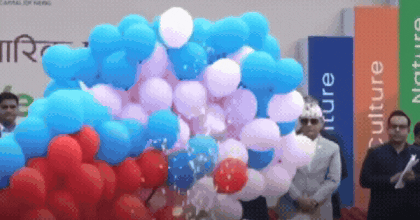 Kinh hoàng khoảnh khắc bóng bay phát nổ, bốc cháy ngùn ngụt giữa sự kiện lớn ban sao cua ban sao cua gia toc giau nhat the gioi 27 1740108626518770205280gifpng