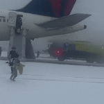 Video sốc: 200 hành khách hoảng loạn trượt cầu trượt khẩn cấp để sơ tán khỏi máy bay gặp sự cố đột ngột ban sao cua ban sao cua gia toc giau nhat the gioi 4 1736578957100758436405 1736581293154919909976gifpng