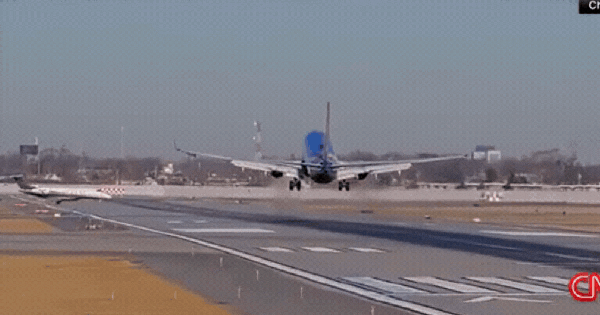 Đoạn video sốc ghi lại cảnh 2 máy bay suýt đâm vào nhau trên đường băng khi hạ cánh 26 Đoạn video sốc ghi lại cảnh 2 máy bay suýt đâm vào nhau trên đường băng khi hạ cánh ban sao cua ban sao cua gia toc giau nhat the gioi 4 1740540543093428502854 1740542288309 174054228848858131592gifpng