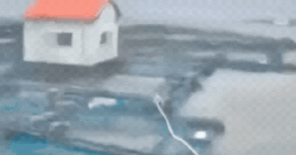 Bão Matmo đã càn quét Trung Quốc, gió giật 151km/h, đánh bay mọi thứ: Những hình ảnh cho thấy sự kinh hoàng ban sao cua ban sao cua gia toc giau nhat the gioi 5 1759663243315581055949gifpng