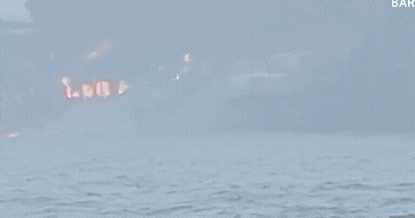 Khoảnh khắc tử thần khi tàu chở hàng đâm tàu chở natri xyanua: Video hiện trường ghi lại cảnh “hỏa ngục” giữa biển 27 Khoảnh khắc tử thần khi tàu chở hàng đâm tàu chở natri xyanua: Video hiện trường ghi lại cảnh “hỏa ngục” giữa biển ban sao cua ban sao cua gia toc giau nhat the gioi 8 1741660677909748809491gifpng