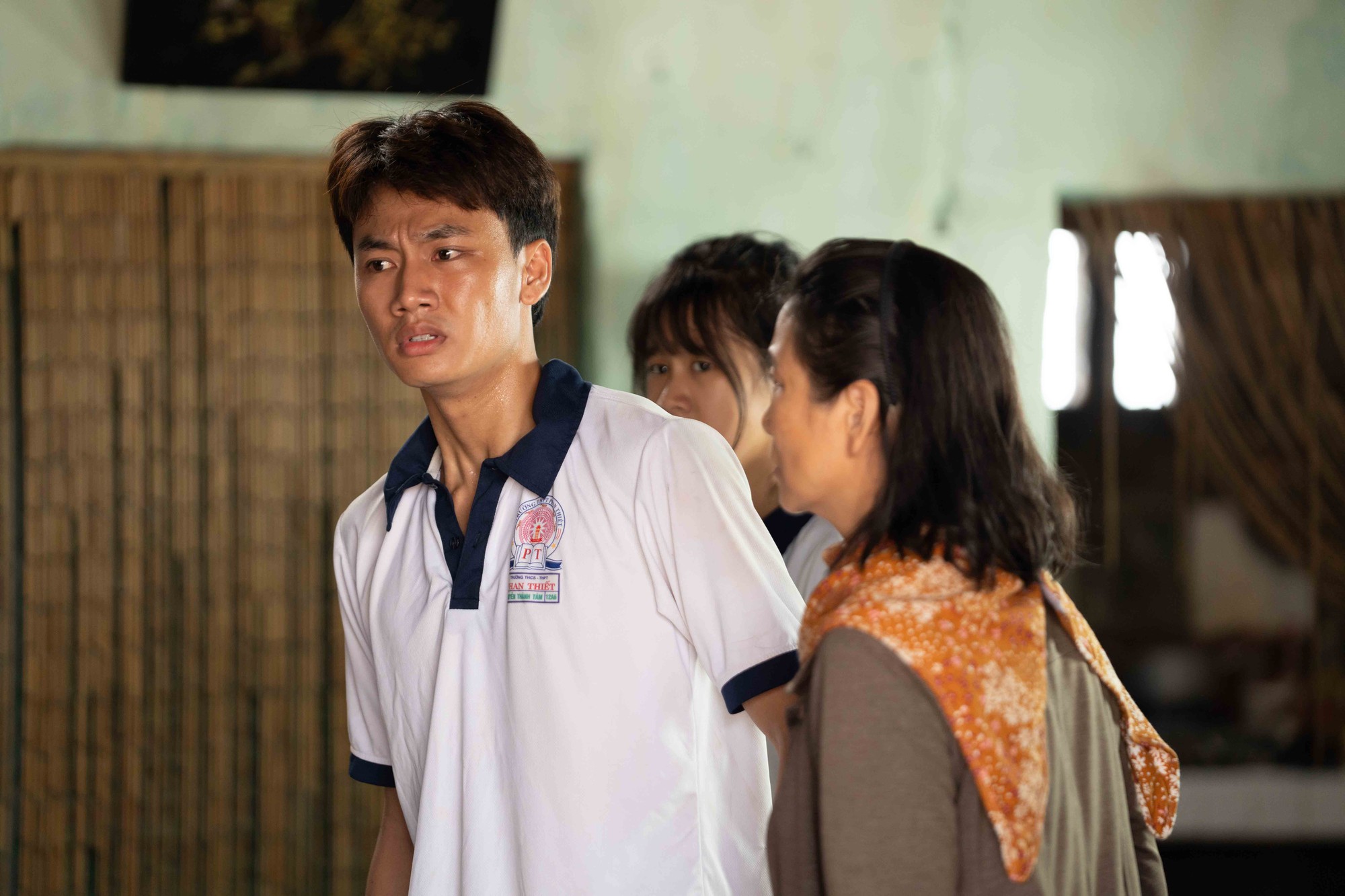 Bài học quá đời từ Lật Mặt 8: Đời cha ăn mặn, đời con không nhất thiết khát nước!- Ảnh 1.