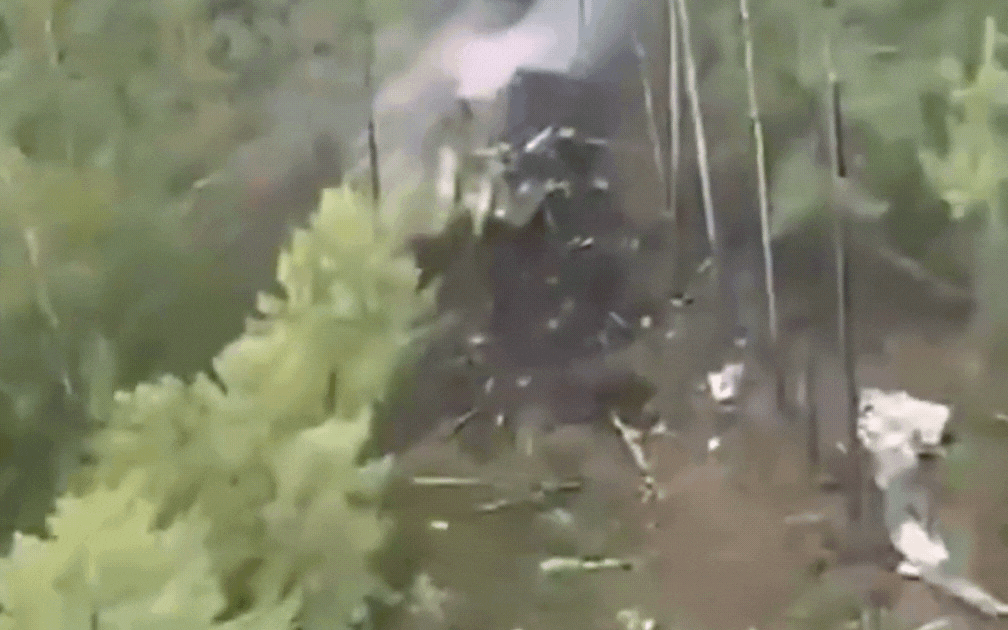 Cập nhật vụ máy bay chở 49 người mất tích: Đã tìm thấy mảnh vỡ giữa rừng, không còn dấu hiệu của sự sống- Ảnh 4.