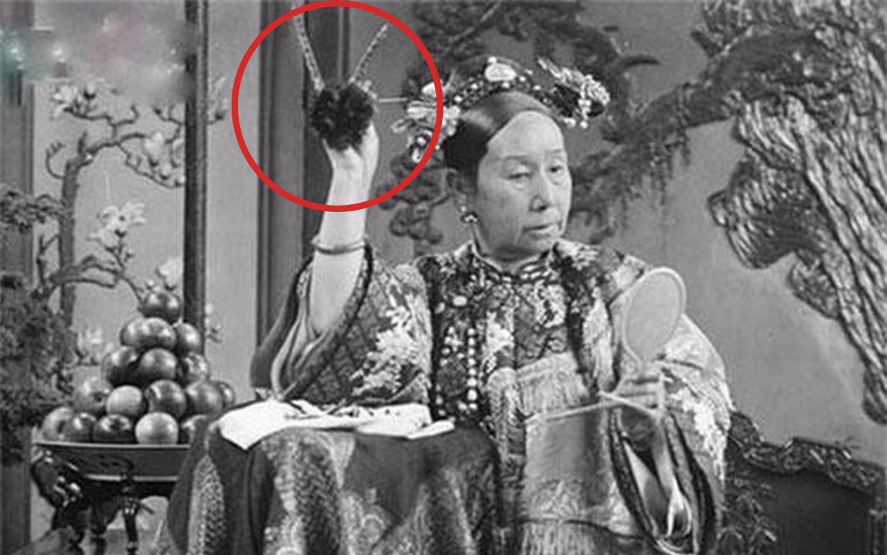Bí mật khủng khiếp giấu trong móng tay của Từ Hi Thái hậu- Ảnh 2. Bí mật khủng khiếp giấu trong móng tay của Từ Hi Thái hậu- Ảnh 2.