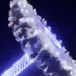 Kinh hoàng khoảnh khắc vòng quay 360 độ bất ngờ gãy làm đôi giữa không trung ban sao cua gia toc giau nhat the gioi 23 1754022198183314581424gifpng