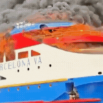 Hành khách nhảy xuống biển để thoát thân khỏi con tàu đang bốc cháy ngùn ngụt, tiếng la hét khắp nơi ban sao cua gia toc giau nhat the gioi 3 17530132630651981885312gifpng