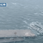 Sức mạnh của bão Wipha: Tàu du lịch 3 tầng bị sóng đánh chao đảo, "trôi dạt như ma" trên biển ban sao cua gia toc giau nhat the gioi 5 17530721061481391402060 2 56 547 928 crop 17530721302561789935089gifpng