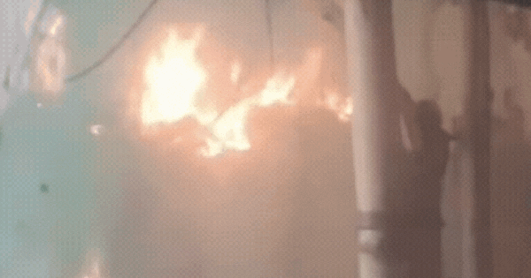 Cận cảnh bên trong tòa nhà cháy ở Hong Kong (Trung Quốc): Như hỏa ngục, người mắc kẹt ho sặc sụa vì khói ban sao cua gia toc giau nhat the gioi 6 1764226521375273550807gifpng