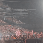 “Kiss Cam” là gì mà được gọi là “kính chiếu yêu” giúp bắt quả tang CEO ngoại tình trong concert Coldplay? ban sao cua gia toc giau nhat the gioi 8 17528129144471019764171gifpng