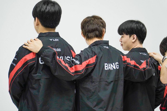 Không chỉ tuyển thủ, đến huyền thoại của SKT T1 cũng là Không chỉ tuyển thủ, đến huyền thoại của SKT T1 cũng là