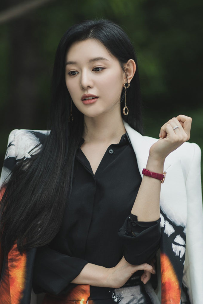 10 tiểu thư tài phiệt đẹp nhất Hàn Quốc: Kim Ji Won 100 kiếp nữa vẫn chưa hết sang, số 1 là huyền thoại “mãi mận mãi keo”- Ảnh 2.