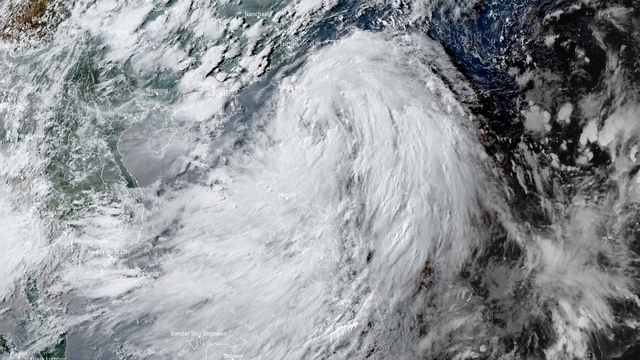 Bão Wipha di chuyển về phía Philippines khiến gần 100.000 người ảnh hưởng, Hong Kong dự kiến nâng mức cảnh báo- Ảnh 1.