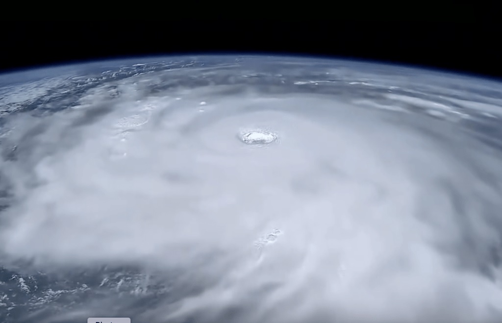 Mắt siêu bão Ragasa nhìn từ vũ trụ: Hình ảnh khiến cả thế giới lo lắng- Ảnh 1.