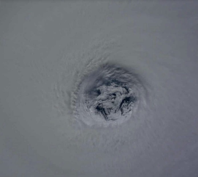 Ảnh hiếm siêu bão Ragasa từ vũ trụ: Cảnh tượng dữ dội như nuốt chửng Trái Đất, phi hành gia ISS nghẹt thở- Ảnh 2. Ảnh hiếm siêu bão Ragasa từ vũ trụ: Cảnh tượng dữ dội như nuốt chửng Trái Đất, phi hành gia ISS nghẹt thở- Ảnh 2.