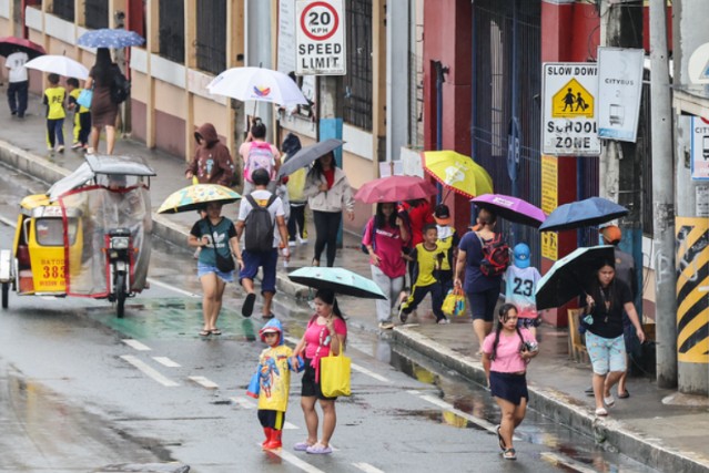 Bão Wipha di chuyển về phía Philippines khiến gần 100.000 người ảnh hưởng, Hong Kong dự kiến nâng mức cảnh báo- Ảnh 3.