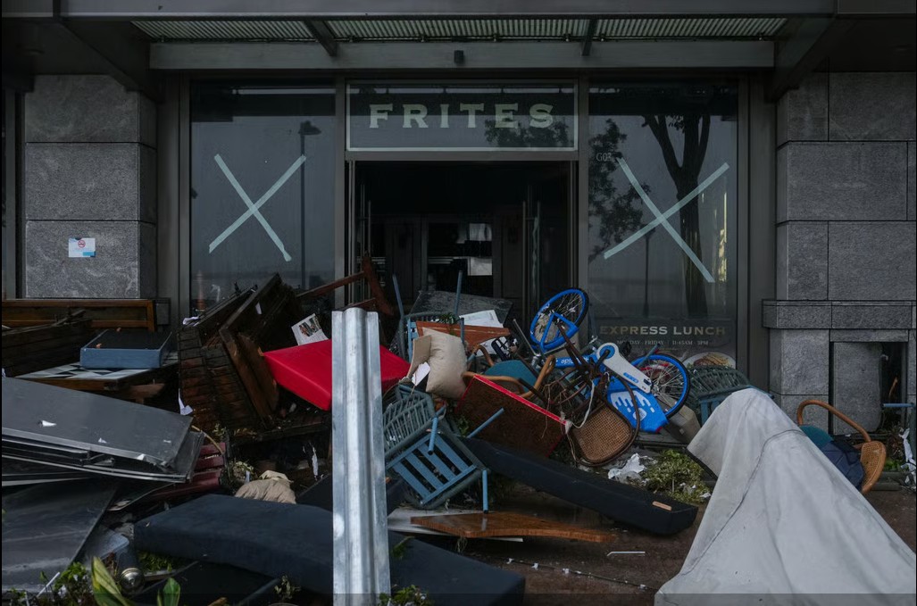 Ảnh hiếm siêu bão Ragasa từ vũ trụ: Cảnh tượng dữ dội như nuốt chửng Trái Đất, phi hành gia ISS nghẹt thở- Ảnh 4. Ảnh hiếm siêu bão Ragasa từ vũ trụ: Cảnh tượng dữ dội như nuốt chửng Trái Đất, phi hành gia ISS nghẹt thở- Ảnh 4.