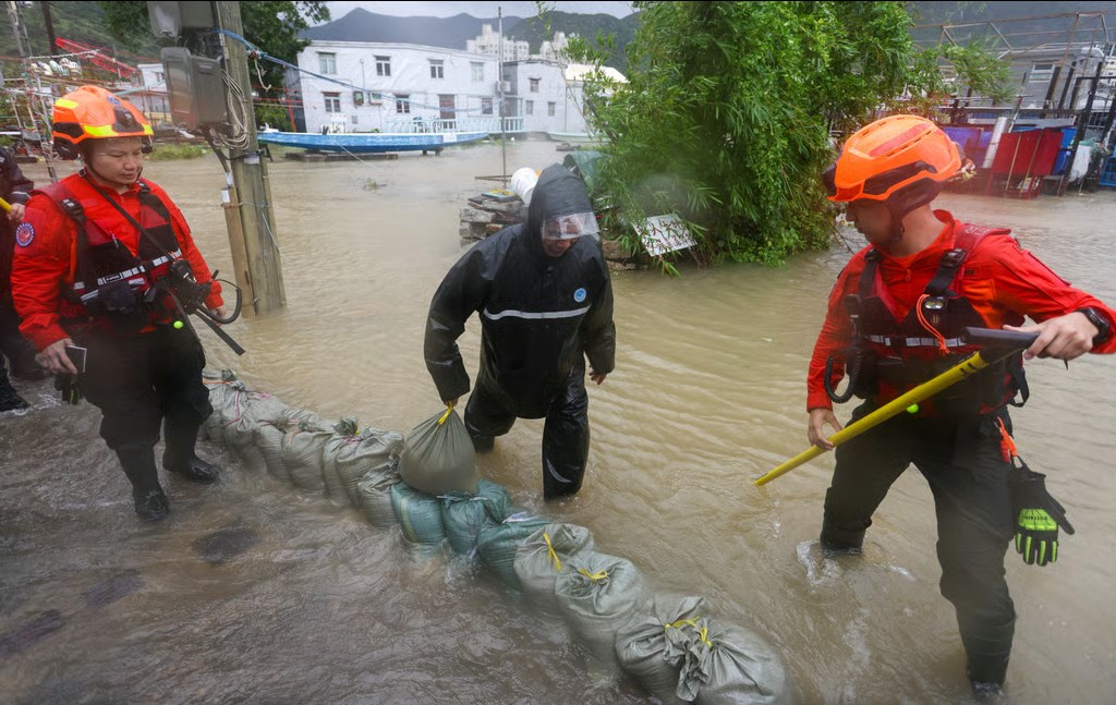 Ảnh hiếm siêu bão Ragasa từ vũ trụ: Cảnh tượng dữ dội như nuốt chửng Trái Đất, phi hành gia ISS nghẹt thở- Ảnh 9. Ảnh hiếm siêu bão Ragasa từ vũ trụ: Cảnh tượng dữ dội như nuốt chửng Trái Đất, phi hành gia ISS nghẹt thở- Ảnh 9.
