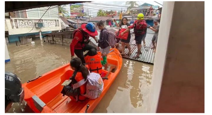 Bão số 15 Koto hoành hành, đe dọa gần 8.000 trường học ở Philippines- Ảnh 1.
