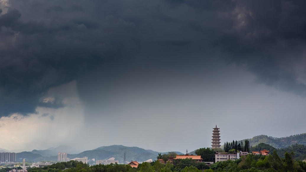 Bão số 1 (Wutip) đổ bộ 2 lần, gây thời tiết xấu trên diện rộng- Ảnh 2. Bão số 1 (Wutip) đổ bộ 2 lần, gây thời tiết xấu trên diện rộng- Ảnh 2.