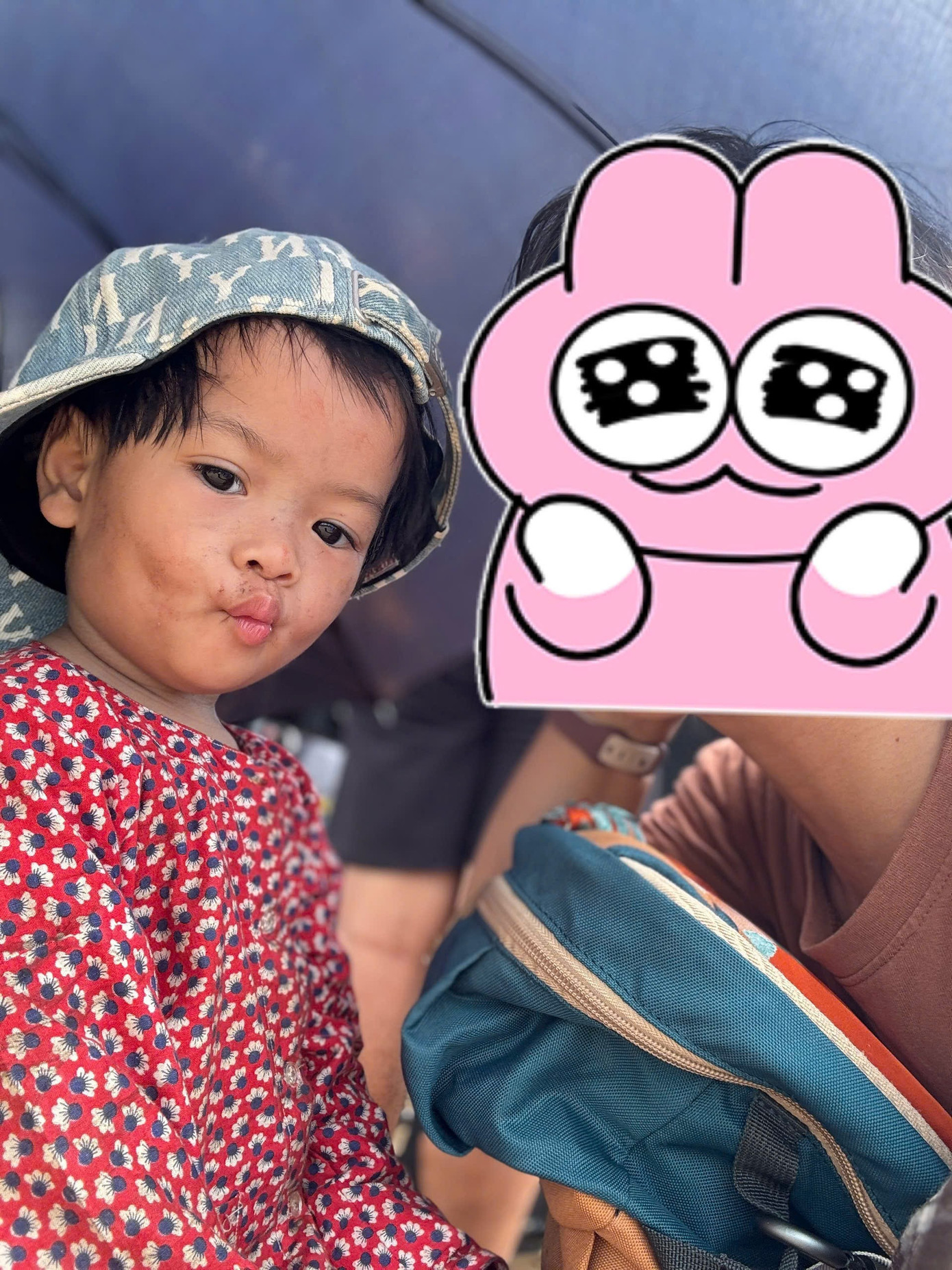 Em bé 2 tuổi ngồi khóc thét bên thi thể mẹ trong Mưa Đỏ- Ảnh 4.